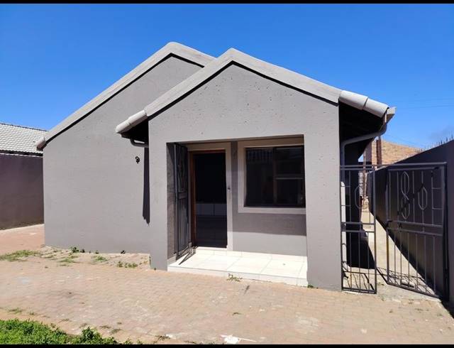 3 BEDROOM HOUSE FOR SALE IN PIMVILLE ZONE 6